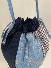 Load image into Gallery viewer, Bucket bag - White flowers/Check